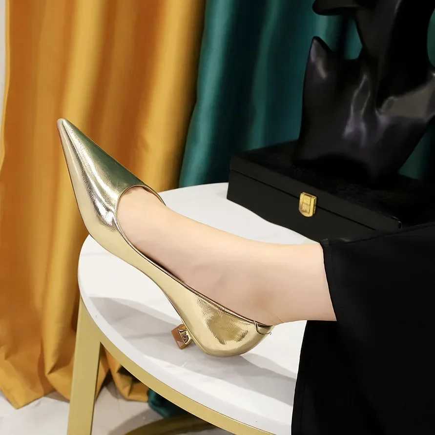 Women Comfortable 35cm High Heels Shallow Pointed Toe Work Pumps Lady Glossy Leather Low Heels 2024 Luxury Brand Designer Shoes X260401