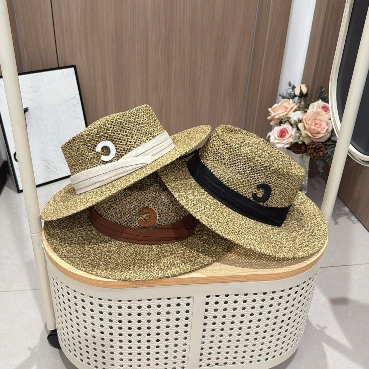 Designer Wide Brim Hats For Women Flat Top Hat Straw Sunhat Luxury Casual Casquette High Quality Fitted Cap Letters Mens Beach Caps