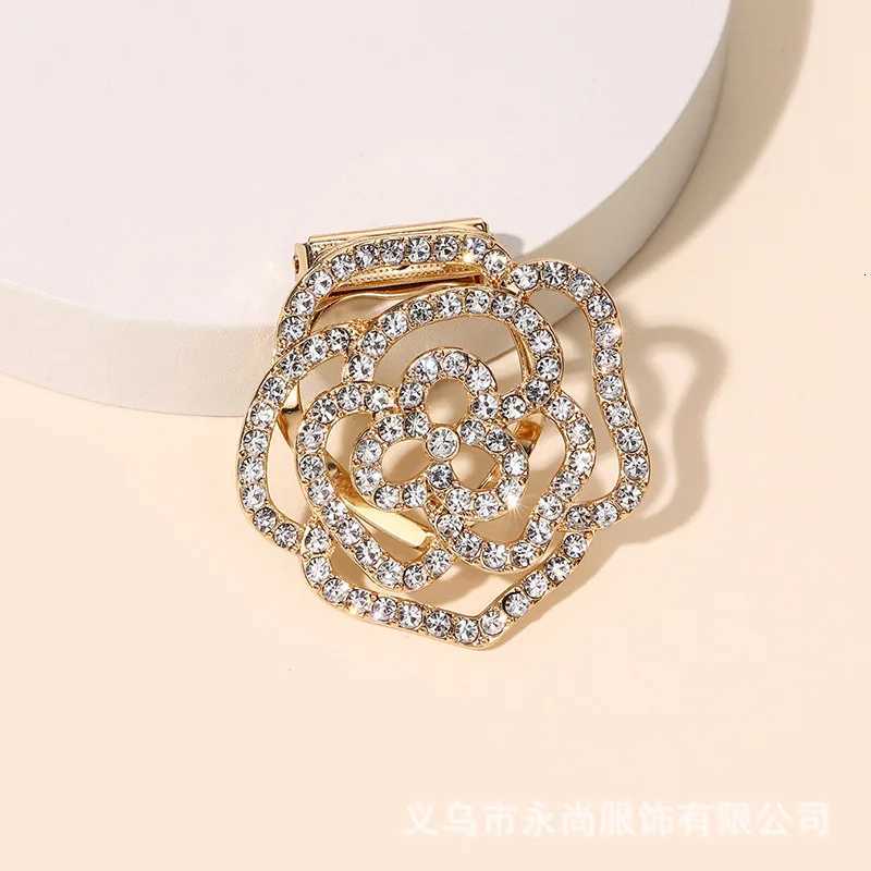 New Rose T-shirt Corner Dual-use Scarf Fixed Knot Buckle High-end Brooches For Women Corsage Pin Waist Artifact Accessories Z260401