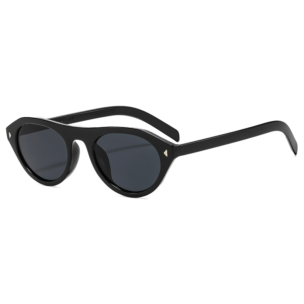 Hot selling retro women's cat eye sunglasses with classic turtle black frame brown gradient lenses, UV400 protection, fashionable design, free sh
