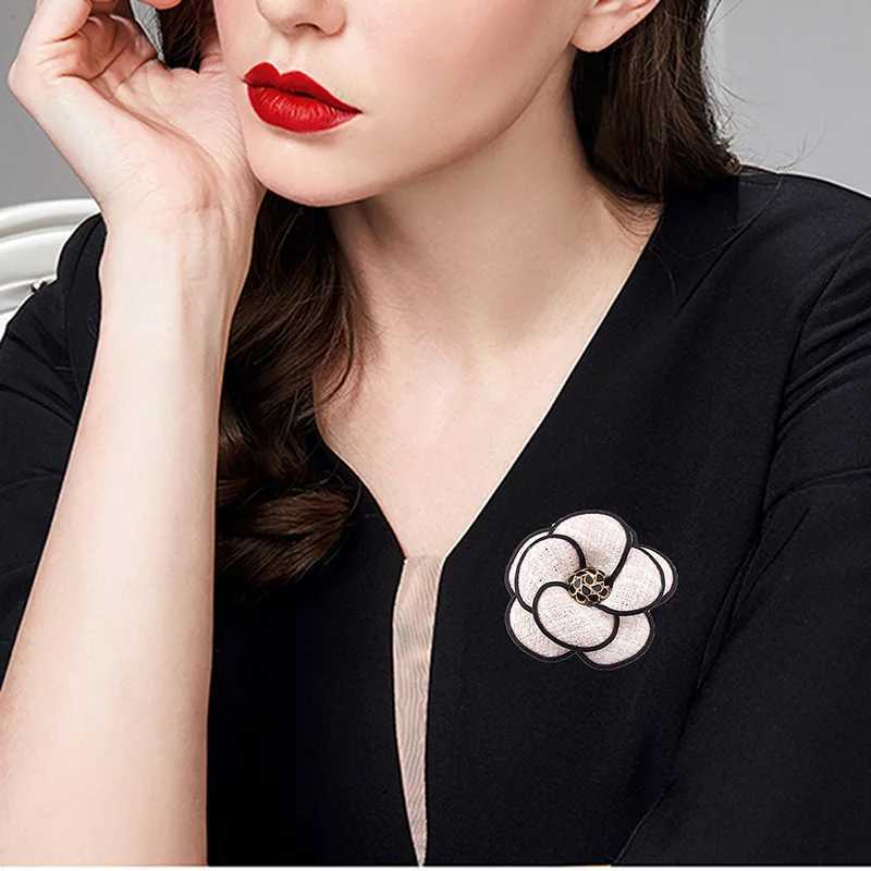 High Grade Elegant Vintage CC Brooches for Women Girls Gift Clothing Accessories Camellia Woman Brooch Z260401