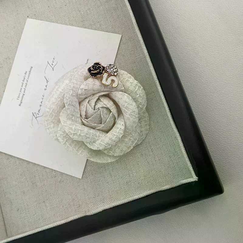 1pcs Small Fragrant Elegant Rose Flower Black Bow Tie Brooch Ribbon Accessories Z260401