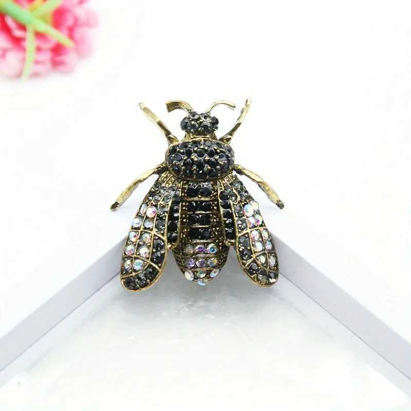 Classic Women Men Vintage Crystal Bee Insect Brooch Vivid Exquisite Badges Pin For Lady Z260401