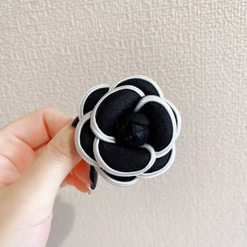 Brooch Flower Camellia Womens Sylish Brooches for Womens Brooch New Items Brooch for Womens Clothing Women Brooch Jewelry Z260401