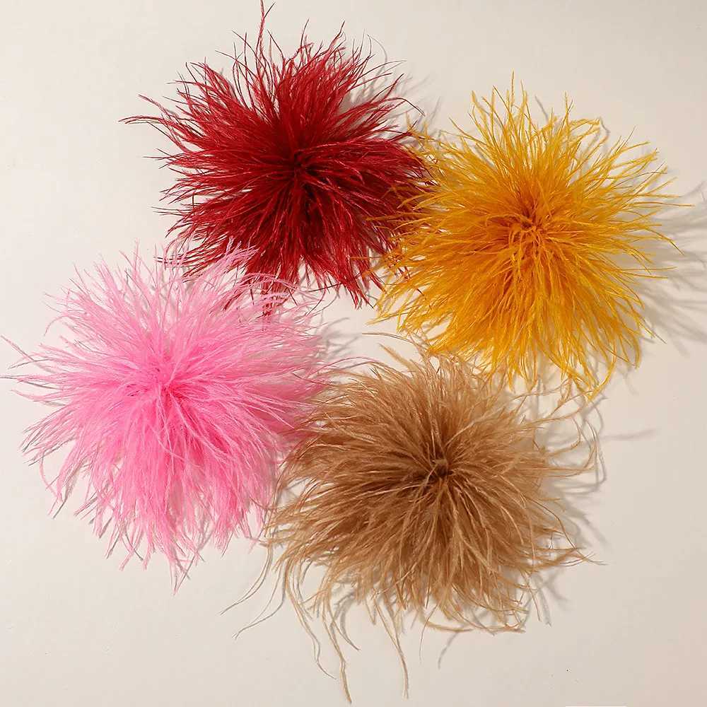 New Arrival Handmade Feather Brooches Pins for Women Fashion Exquisite Flower Corsage Wedding Party Badge Jewelry Accessories Z260401