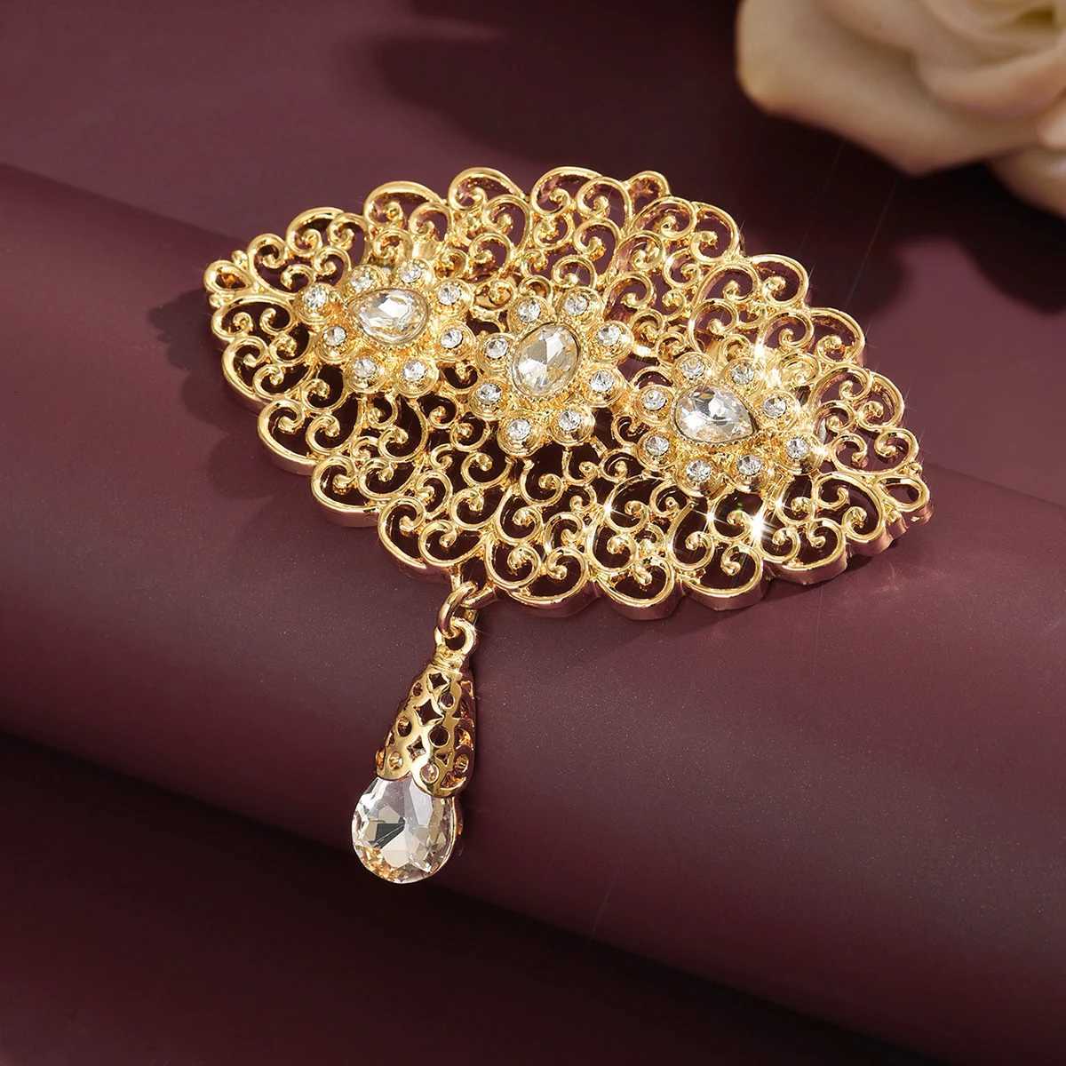 Gold Hollow Brooch for Women - Ethnic Filigree Gem Pendant Pin Retro Ethnic Rhinestone Brooch Fashion Party Wedding Gift Z260401