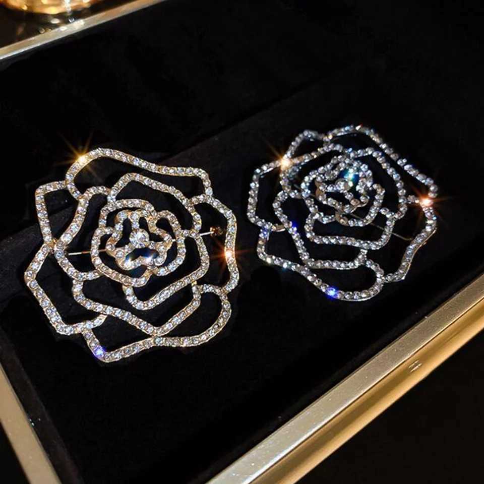 Creative Zircon Rose Brooch Niche Design Womens Anti-Exposed Pin High Luxury Scarf Buckle Suit Accessories Z260401