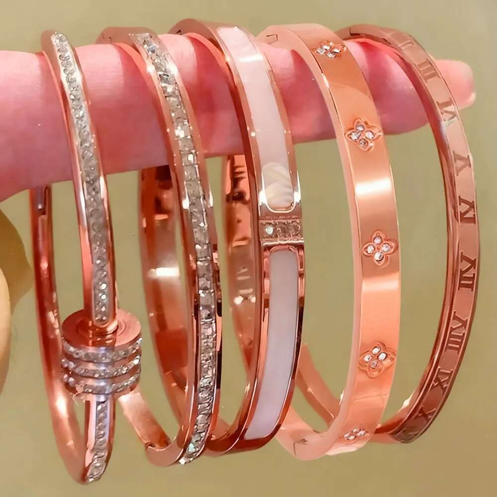 Luxury Brand Designer Jewelry Hot-Selling Fashion Versatile Brace For Women, Light Luxury, High-End Feel, European And American Style, Non-Fading, Exq