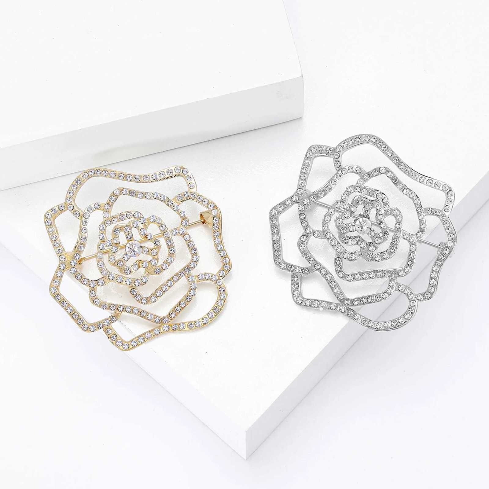Luxury Rhinestone Camellias Brooches for Women Unisex Pearl Plant Flowers Pins Banquets Party Backpacks Gift Jewelry Accessories Z260401