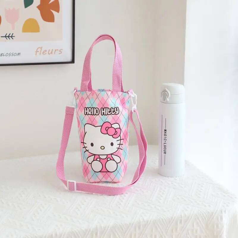 Designer Sanrio Hello Kitty Cinnamoroll Water Bottle Bag Cute Figure Kuromi Pochacco Canvas Mug Bags Crossbody Tote Girls Birthday Gifts Luxury Goods