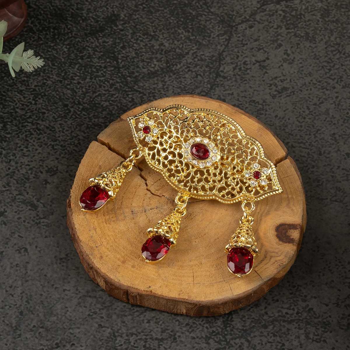 The Metal Hollow-Carved Round Small Pendant Features An Opulent Exquisite Design And Is A Luxurious Moroccan Brides Brooch Z260401