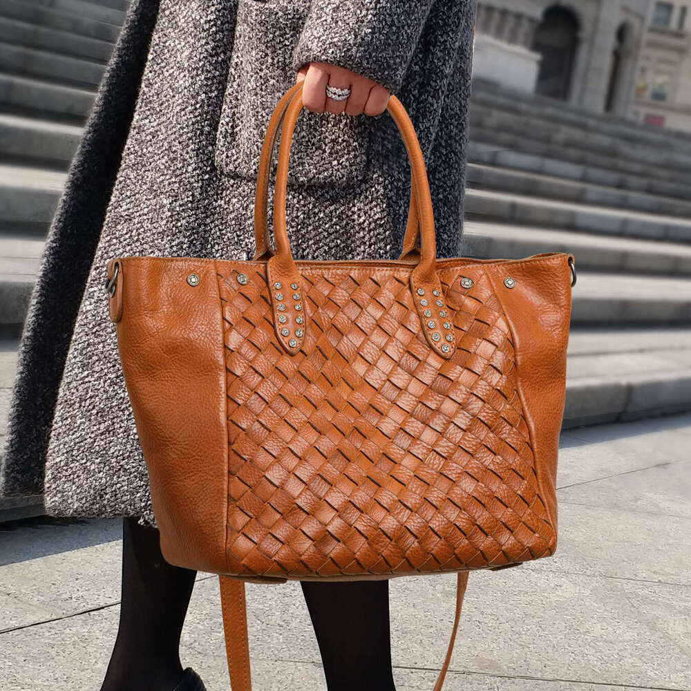 2026 New Women's Light Luxury Niche Genuine Leather Woven Handbag, High-End Fashion Shoulder Crossbody Bag SENYY