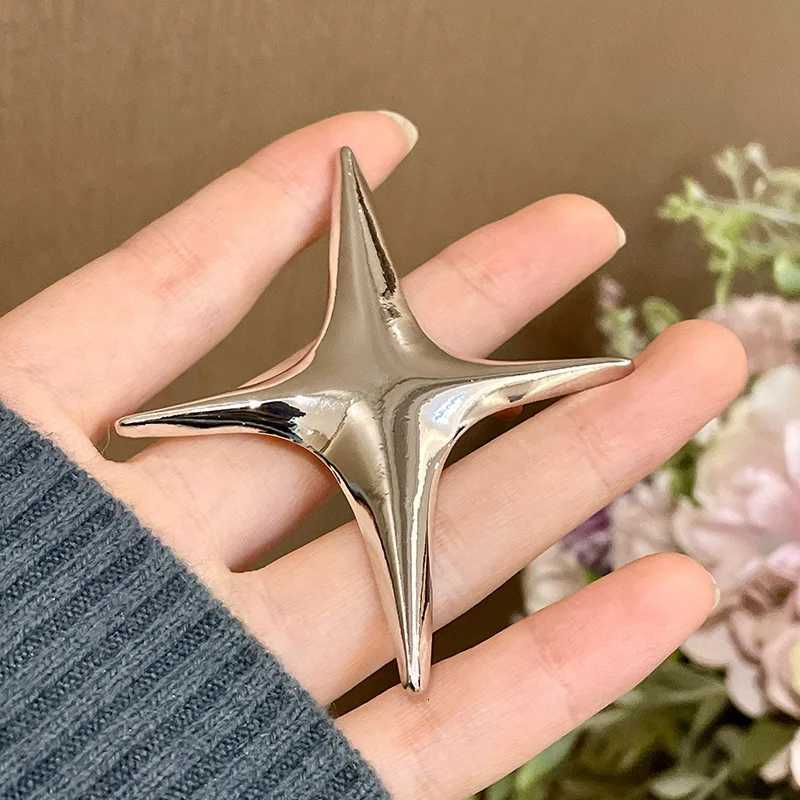 Personality Silver Color Stainless Steel Exaggerate Big Cross Suit Brooches for Women Men Goth Style Star Pin Rock Party Jewelry Z260401