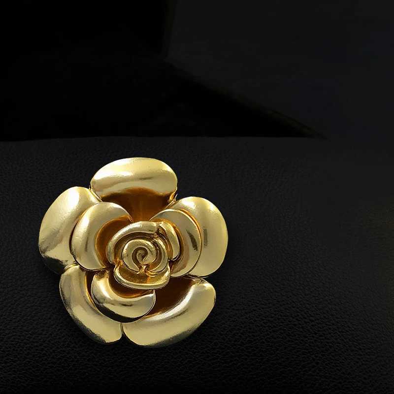 1859 Upscale Retro Camellia Brooch Women Flower Smal Suit Neckline Pin Anti-Exposure Cardigan Buckle Clothes Accessories Jewelry Z260401