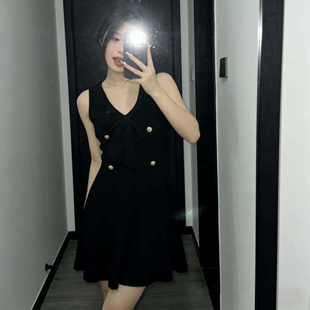 French elegant women's sleeveless knitted k30 summer new designer high-end socialite atmosphere waist cinching slimming short skirt