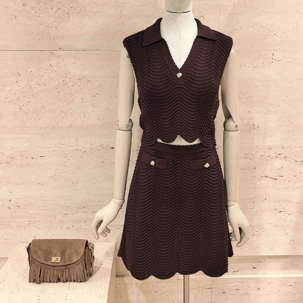 2026 Summer Designer Sleeveless French Knitted k30 Tank Top+Wave Pattern Slimming Skirt Suitable for Women