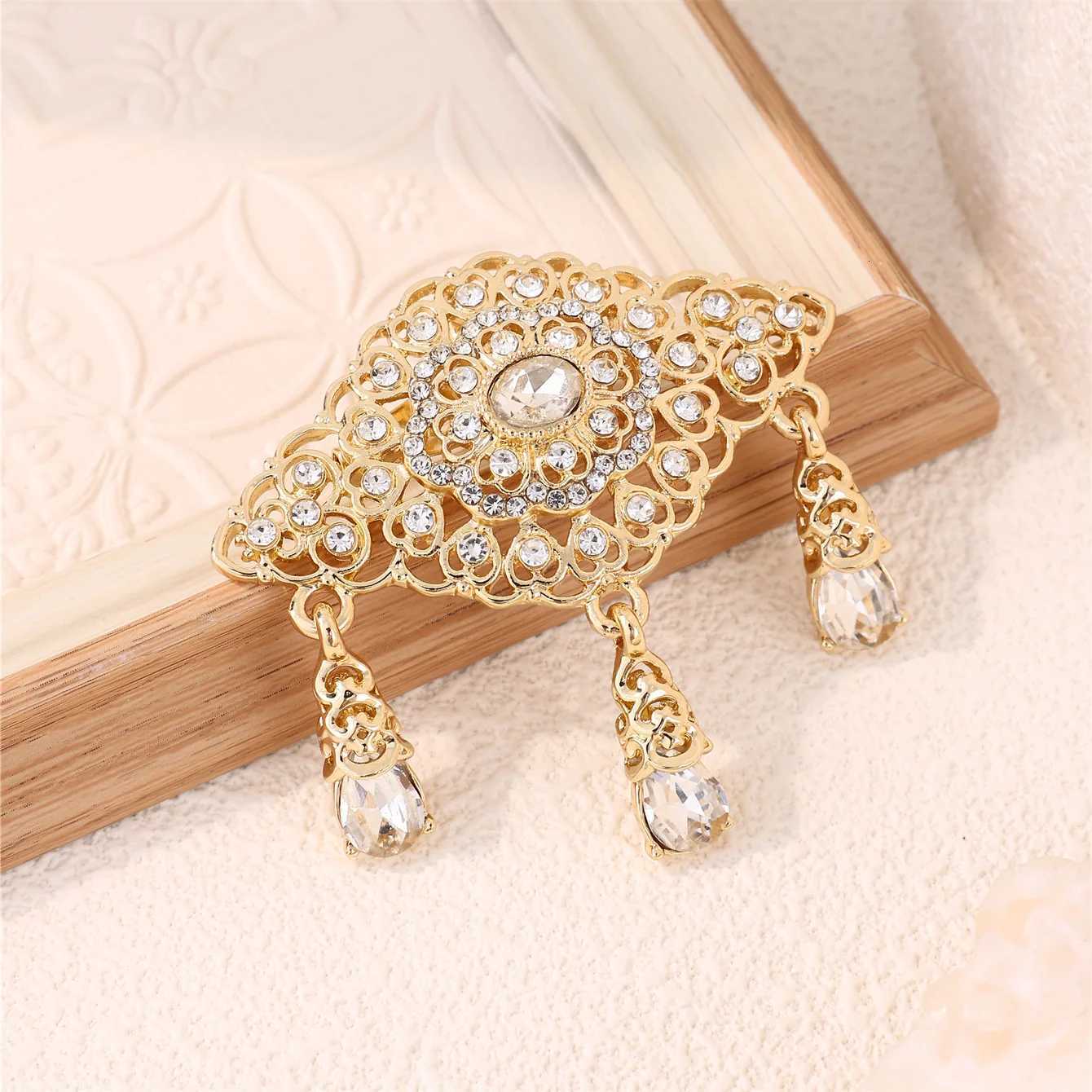 Retro Crystal Corsage Women Moroccan Bridal Brooch Hollow-out Tassel Design With Water drops Rhinestones Z260401