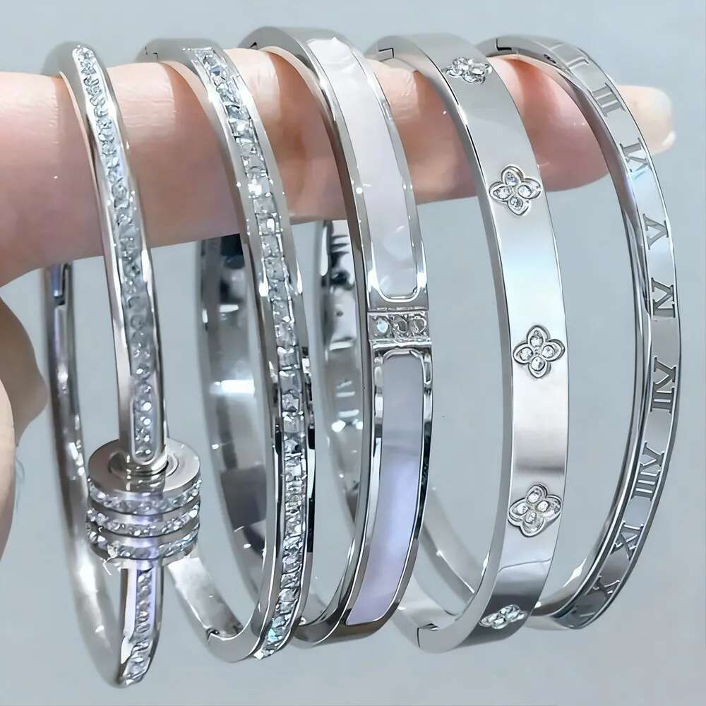 Luxury Brand Designer Jewelry Hot-Selling Fashion Versatile Brace For Women, Light Luxury, High-End Feel, European And American Style, Non-Fading, Exq