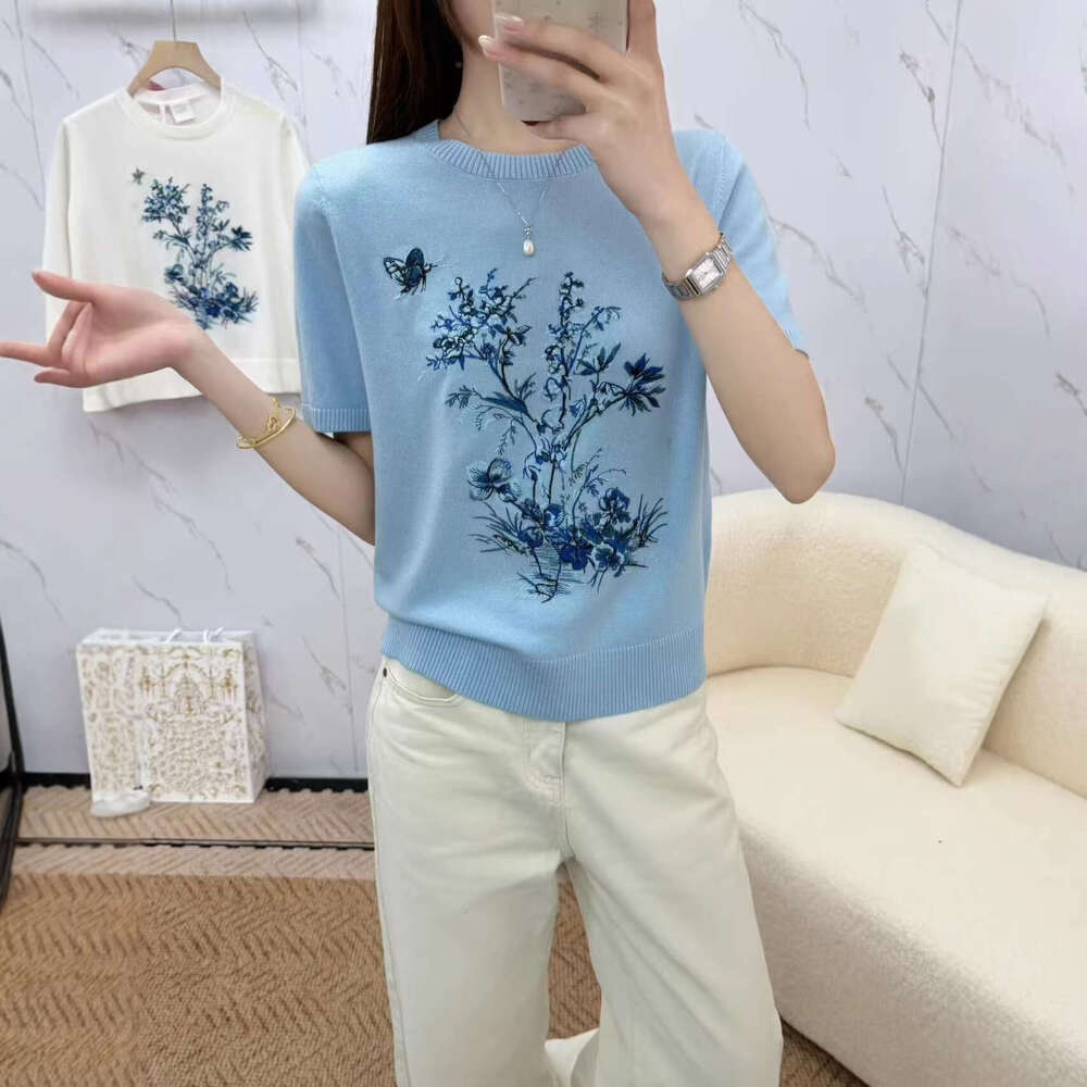 2026 Spring New Exquisite s4 Embroidered Flower Butterfly Pattern Young and Fashionable, Lightweight Short Sleeve Knitted Shirt