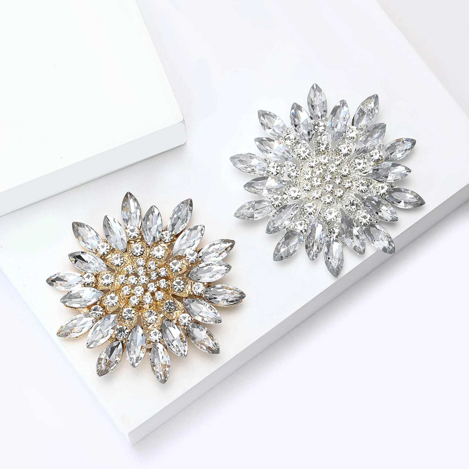 Luxury Rhinestone Sunflower Brooches for Women Unisex Fashion Plant Pins Event Party New Gifts Decoration Clothes Accessories Z260401