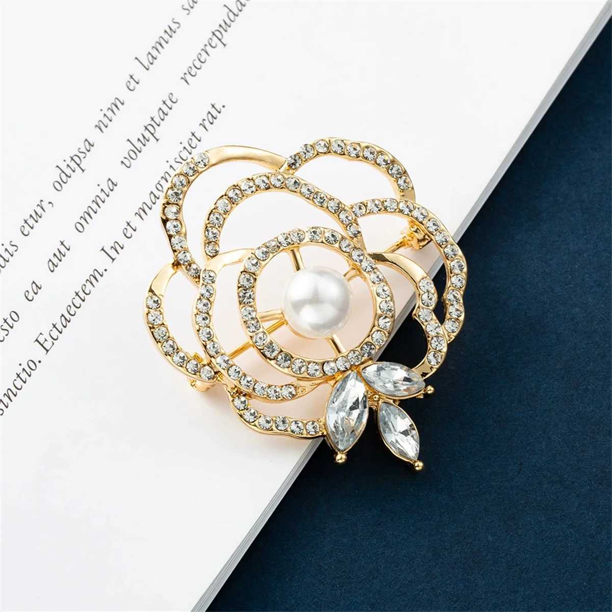 1Pc Charm Hollow Rose Brooch Exquisite Retro Pin Elegant Classical Jewelry Accessories Clothing Bag Decoration Party Gift Trend Z260401