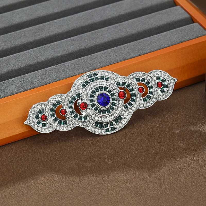 Retro and Trendy Sparkling Zircon Inlaid Womens Brooch Suitable for Womens Palace Style Holiday Accessories Jewelry Z260401