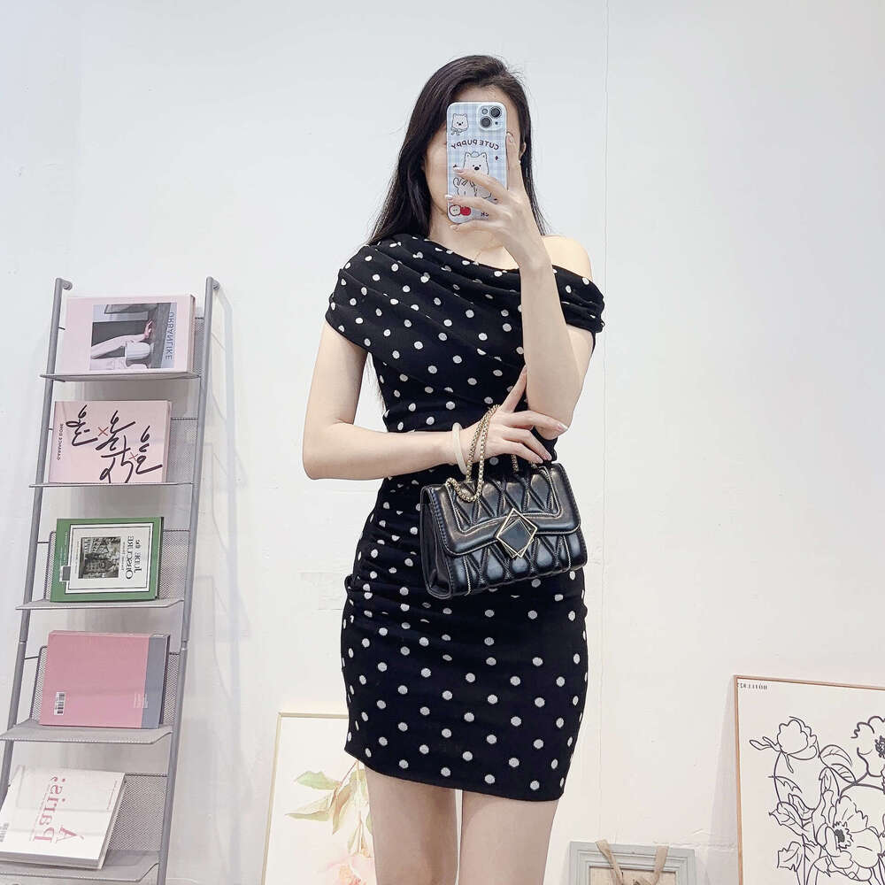 2026 Spring New Designer Women's Black and White Dot Fashion Sleeveless k30 Waist Knitted Dress