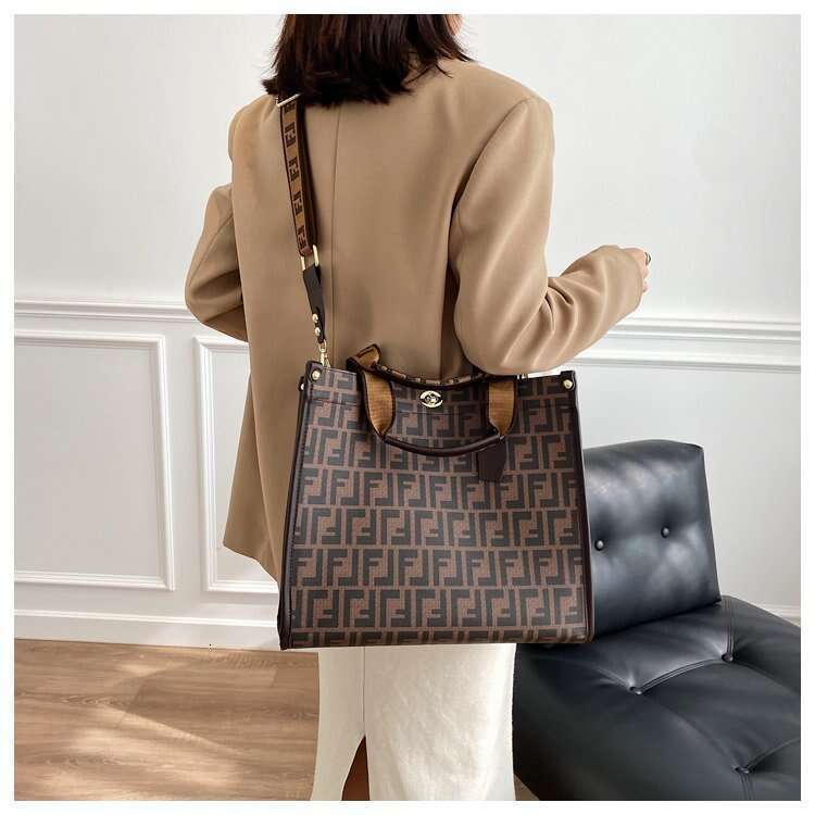 Women's handbags, new autumn winter large-capacity tote foreign trade wholesale shoulder bags, simple and versatile