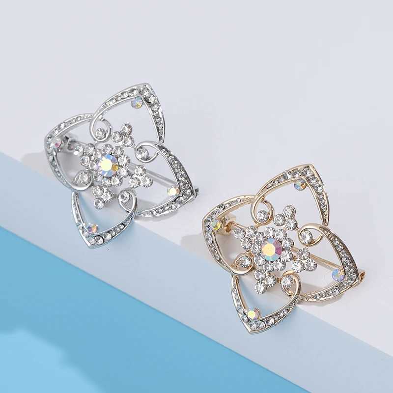Luxury Rhinestone Camellias Brooches for Women Unisex Pearl Plant Flowers Pins Banquets Party Backpacks Gift Jewelry Accessories Z260401