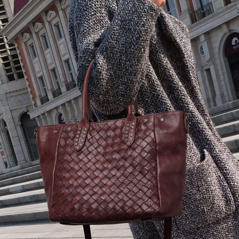 2026 New Women's Light Luxury Niche Genuine Leather Woven Handbag, High-End Fashion Shoulder Crossbody Bag SENYY