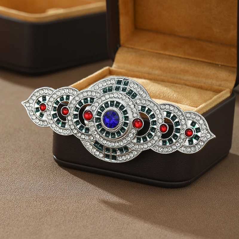 Retro and Trendy Sparkling Zircon Inlaid Womens Brooch Suitable for Womens Palace Style Holiday Accessories Jewelry Z260401