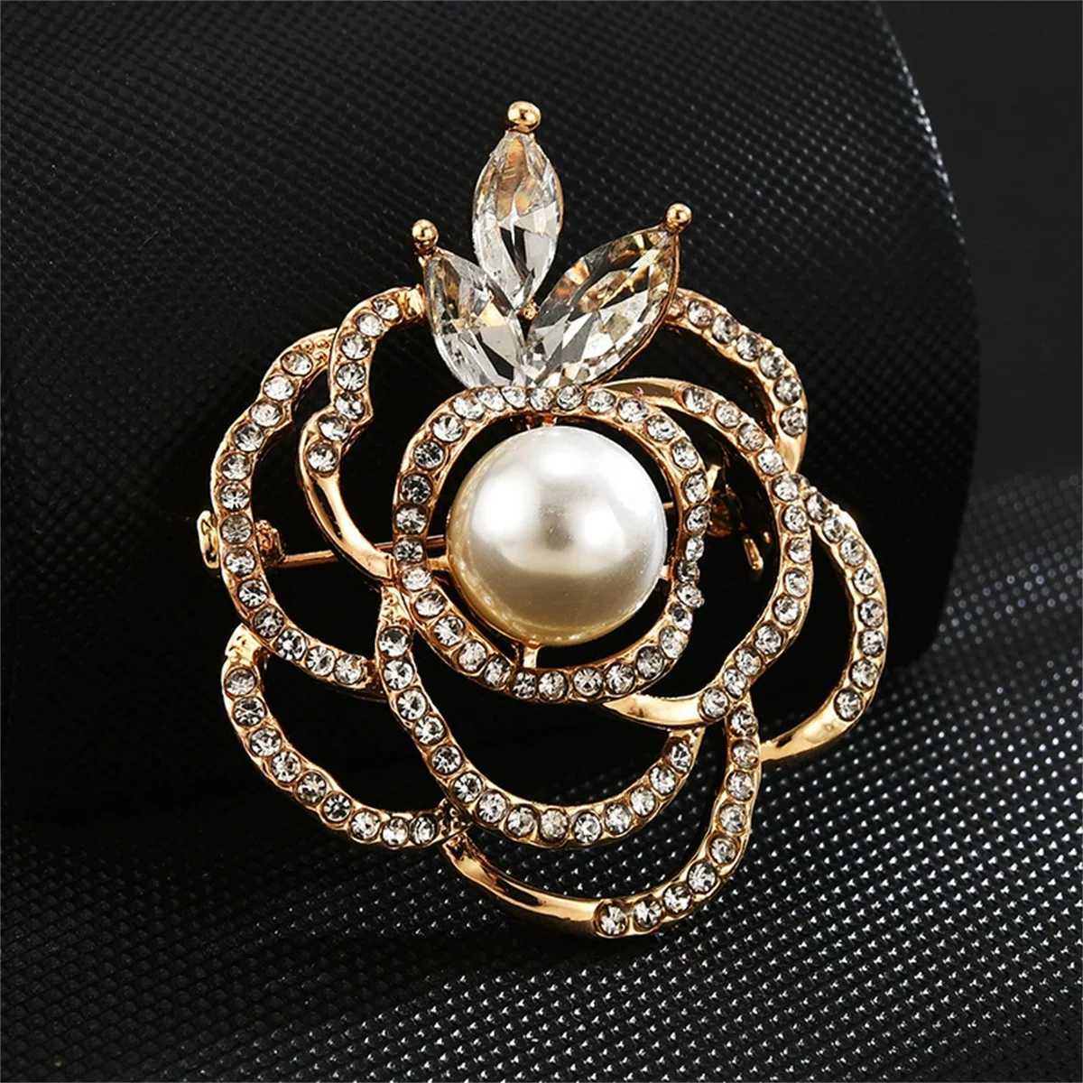 1Pc Charm Hollow Rose Brooch Exquisite Retro Pin Elegant Classical Jewelry Accessories Clothing Bag Decoration Party Gift Trend Z260401
