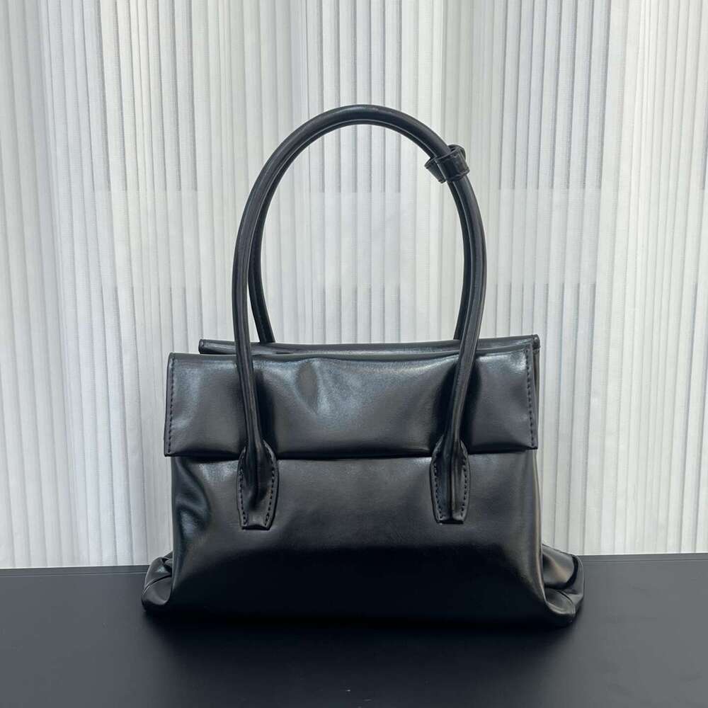 Vintage Retro Women's Genuine Leather Handbag, 2026 New Arrival Large Capacity Daily Commute Bag, Fashion Shoulder Crossbody Bag, Factory Wholesa