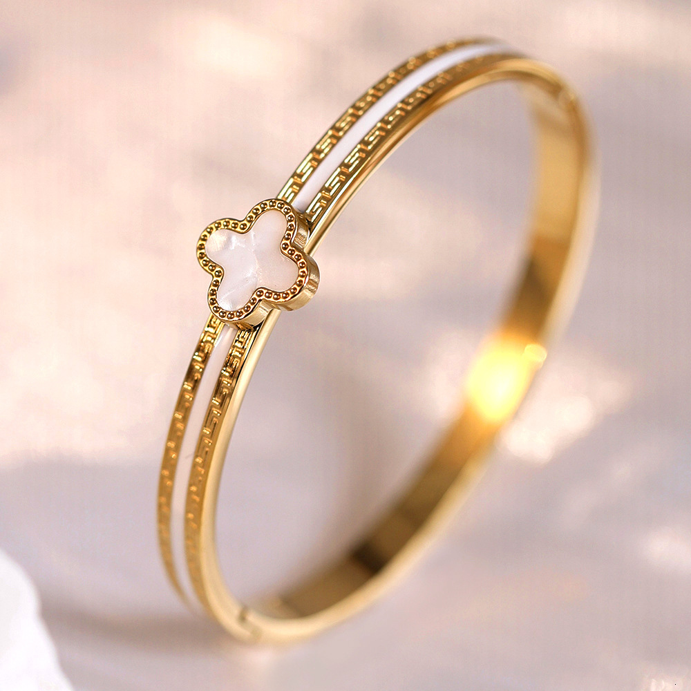 Ten Diamond Permanent Color Mirror Buckle Clasp - Designer Watch Band - Fashionable And Luxurious - Elegant - Eye-catching Four-leaf Clover Design