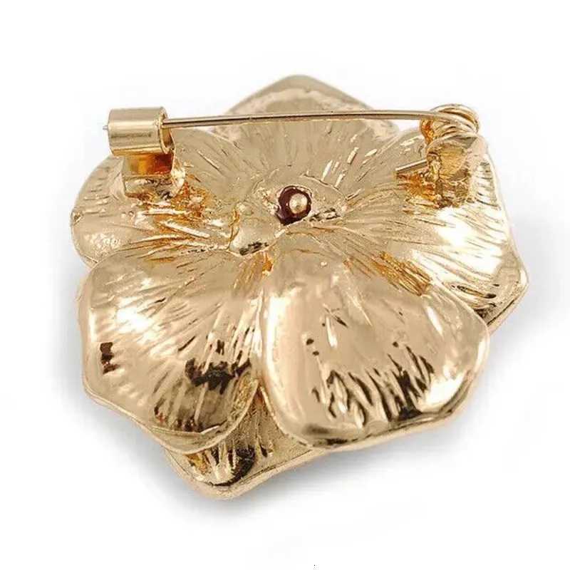 Exquisite Camellia Brooch Korean Elegant Rhinestones Flower Corsage Accessories for Women Z260401