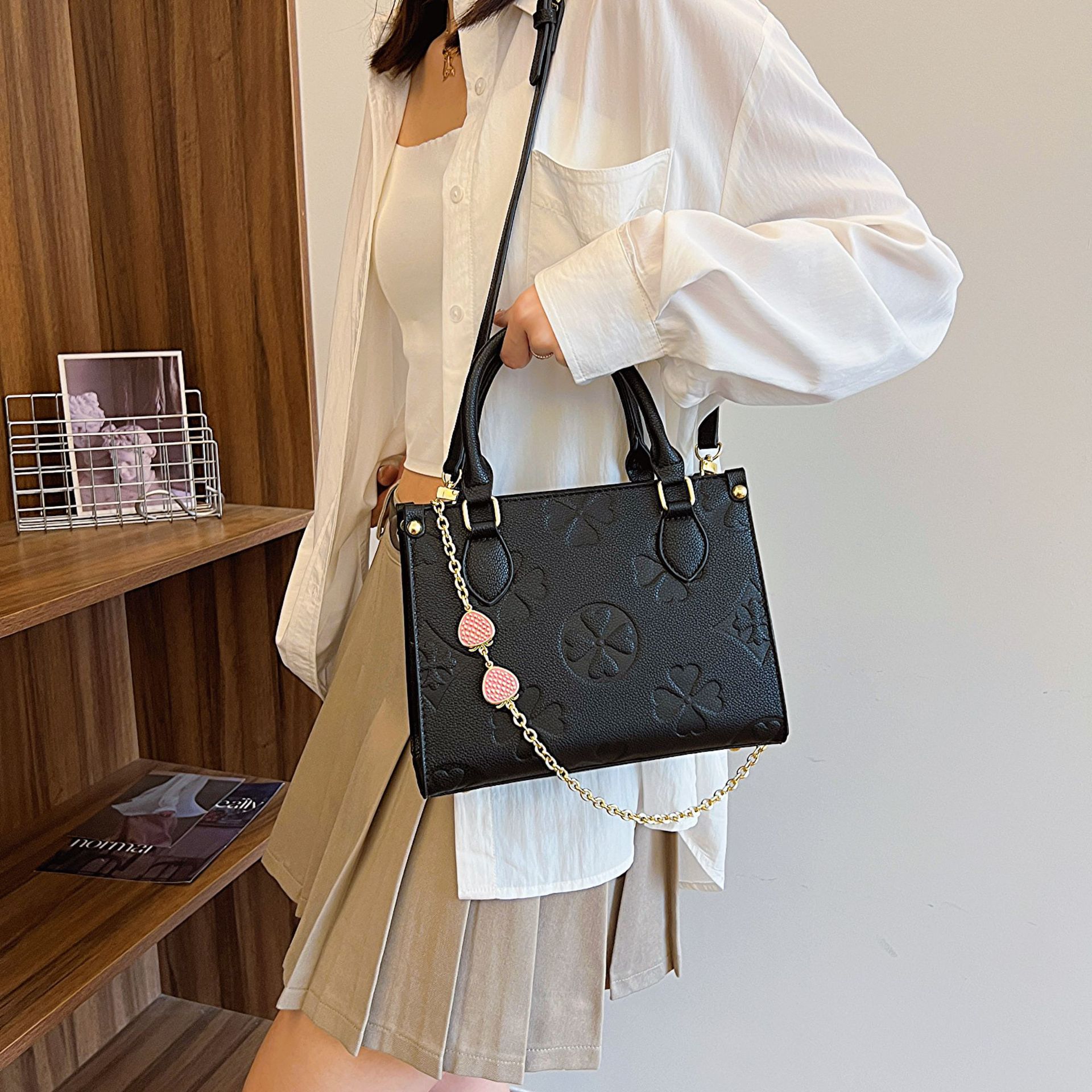 Free shipping Designer bag Women's Versatile Large Capacity Tote Bag with Shoulder Strap - Classic Plaid Design Lightweight