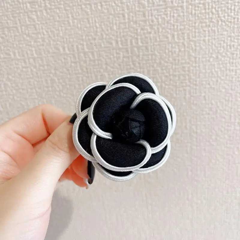 1PC Black White Fabric Camellia Flower Brooches For Woman Men Mourning Brooch Pins Dress Shirt New Fashion Accessories Z260401