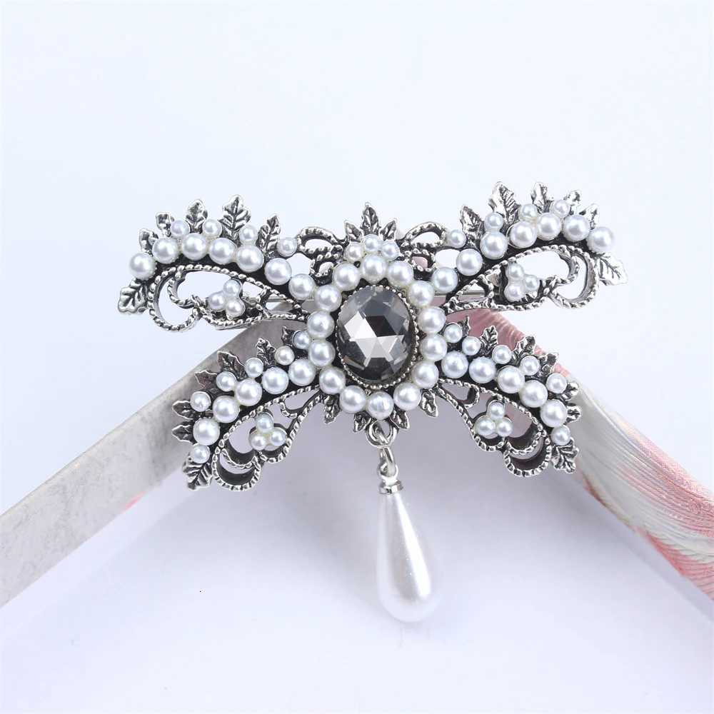 1 Piece Rhinestone Baroque Ribbon Tassel Design Ladies BroochSuit Coat Clothing AccessoriesHoliday Party FavorsVersatile pins Z260401