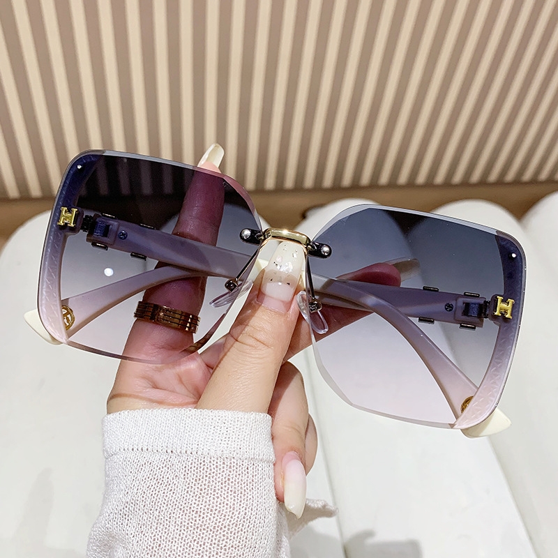 Fashion sunglasses with large frames for women, sparkling starlight design, high-end and unique multifunctional sunscreen glasses, free shipping