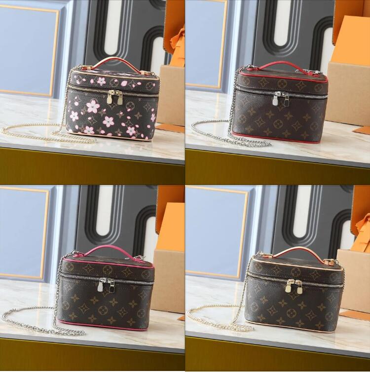 Designer Travel Cosmetic Bags Nice vanity Cosmetics case Luxury Womens Vintage Denim makeup bag toiletry bag Holdall Zipper