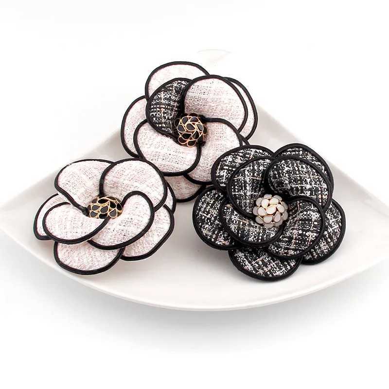 High Grade Elegant Vintage CC Brooches for Women Girls Gift Clothing Accessories Camellia Woman Brooch Z260401