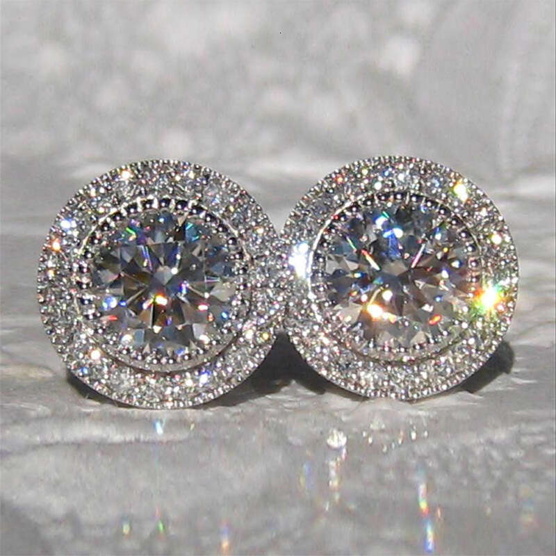 New ear accessories from Japan and South Korea - Ultra-shiny round zirconia full-diamond stud earrings for women. Elegant and stylish earrings.