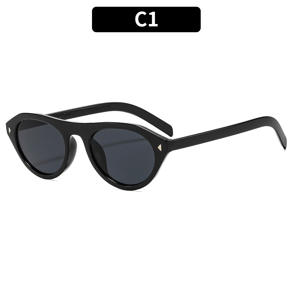 Hot selling retro women's cat eye sunglasses with classic turtle black frame brown gradient lenses, UV400 protection, fashionable design, free sh