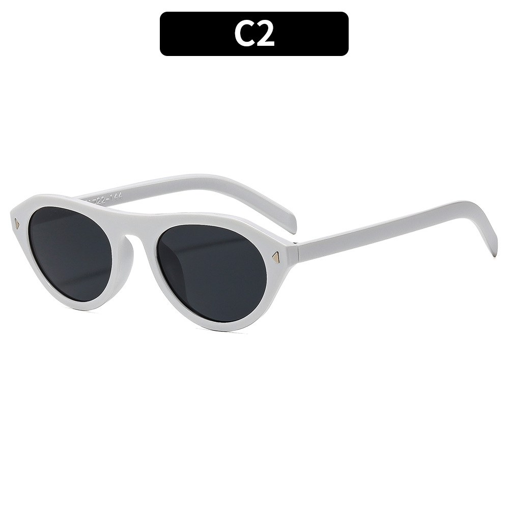 Hot selling retro women's cat eye sunglasses with classic turtle black frame brown gradient lenses, UV400 protection, fashionable design, free sh