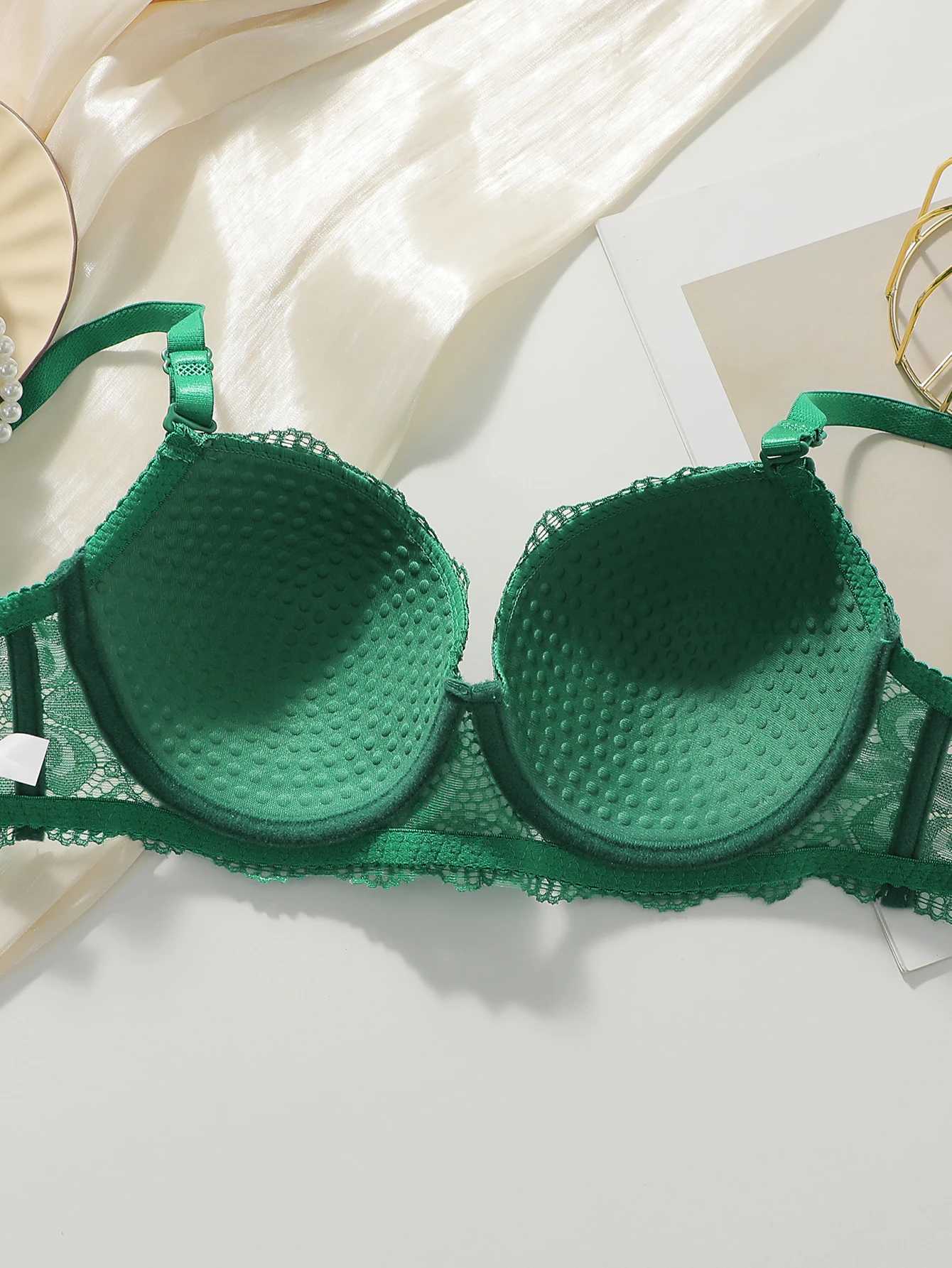 Hot selling green lace lingerie set bra 2-piece set fashionable white display set push up braissere A2123 Z260402