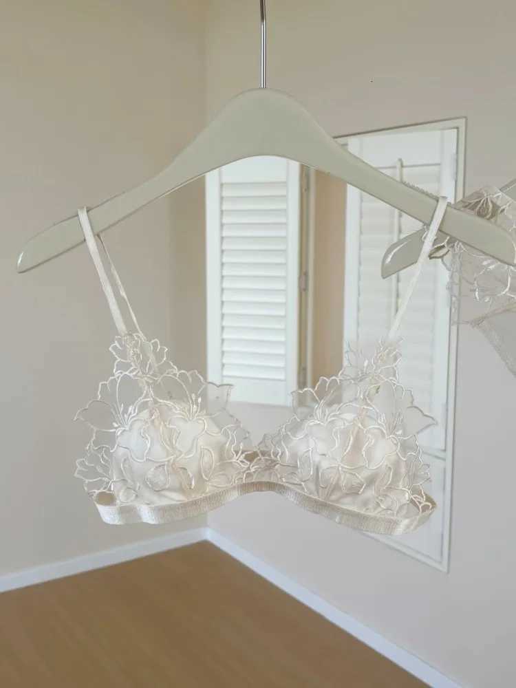 Elegant French Lace Bralette Wireless Triangle Cup No Underwire Thin Straps Small Bust Women Comfort Lingerie Set BANERDANNI Z260402