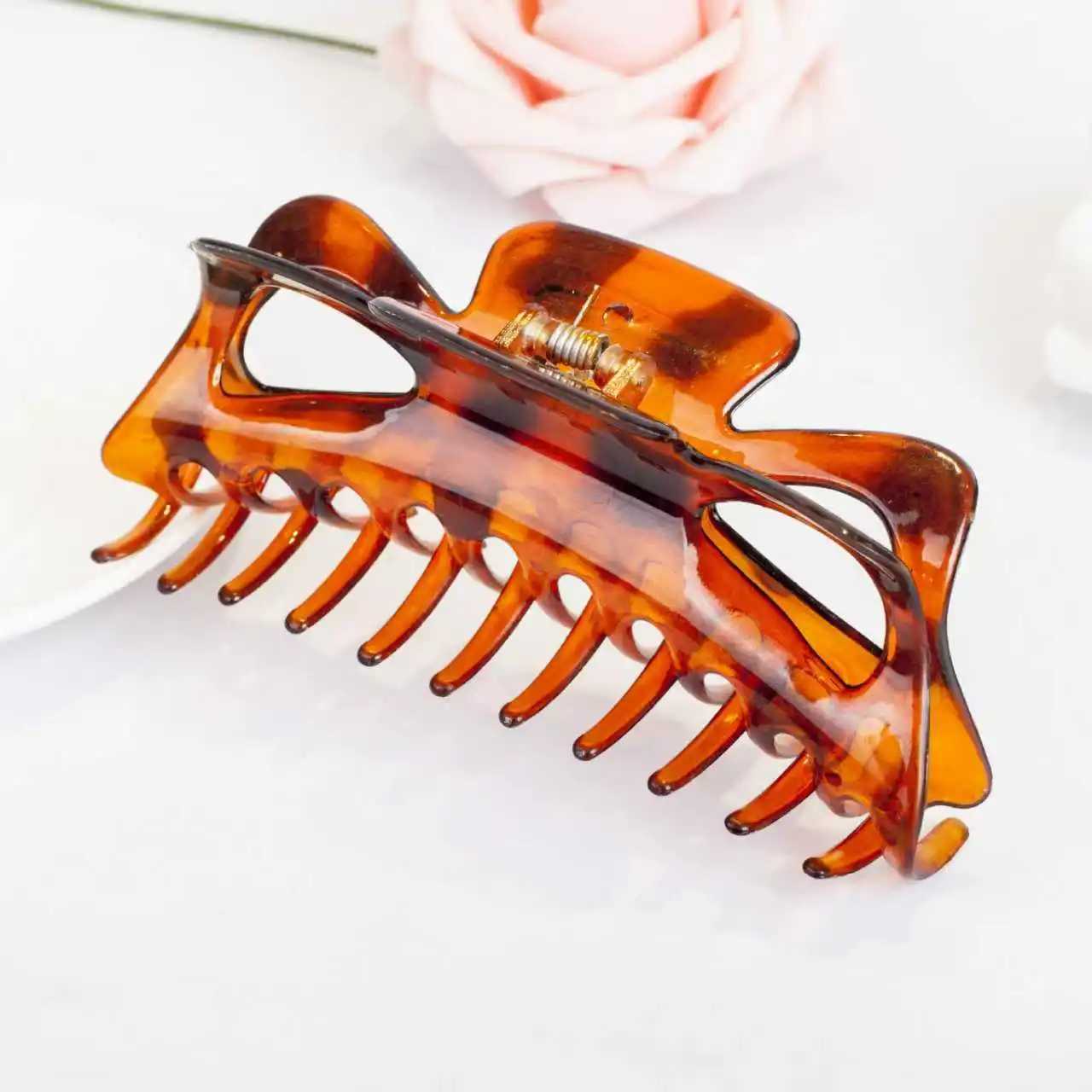 One large hair clip is designed for thick and long curly hair on women hair claw clips for girls and long-lasting styling larg H260402