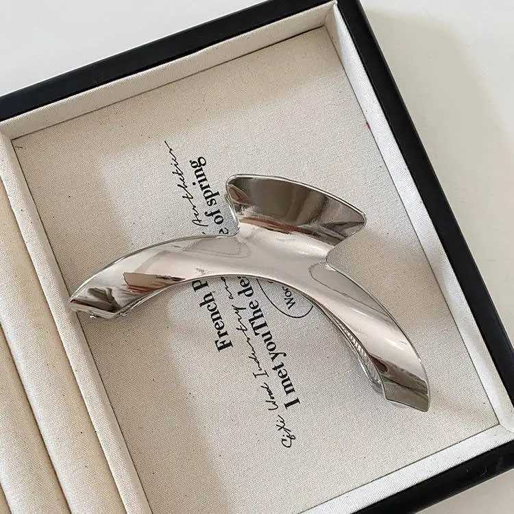 Summer New Arrival Metal Minimalist Style Curved Hair Claw Geometric Versatile Fashion Back-Head Bun Shark Clip Hair Accessory H260402