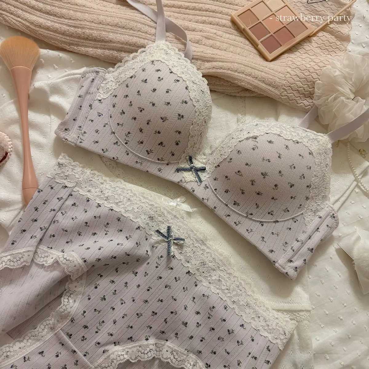 Teenage Lace Floral Bra Set Comfortable Non-steel Ring Beauty Back Small Breasts Gathered up Support Anti-Sagging Bra Set Z260402