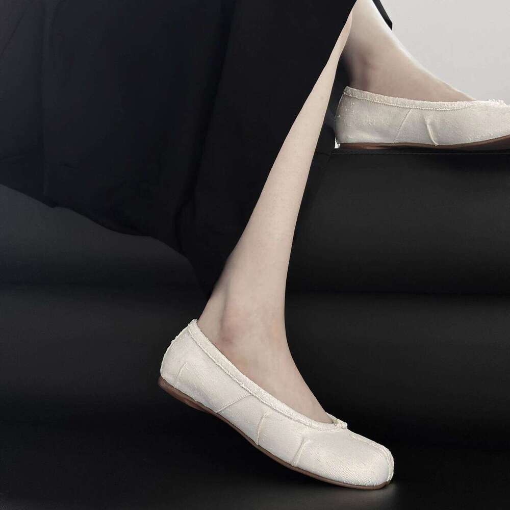 Arden Furtado Spring White cowhide Split toe Flat Shoes Round Toe Pull-on Small leather Commuter shoes Single shoe